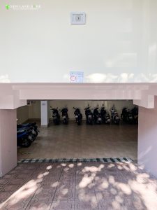 Bãi đậu xe máy, ô tô rộng rãi thông thoáng
